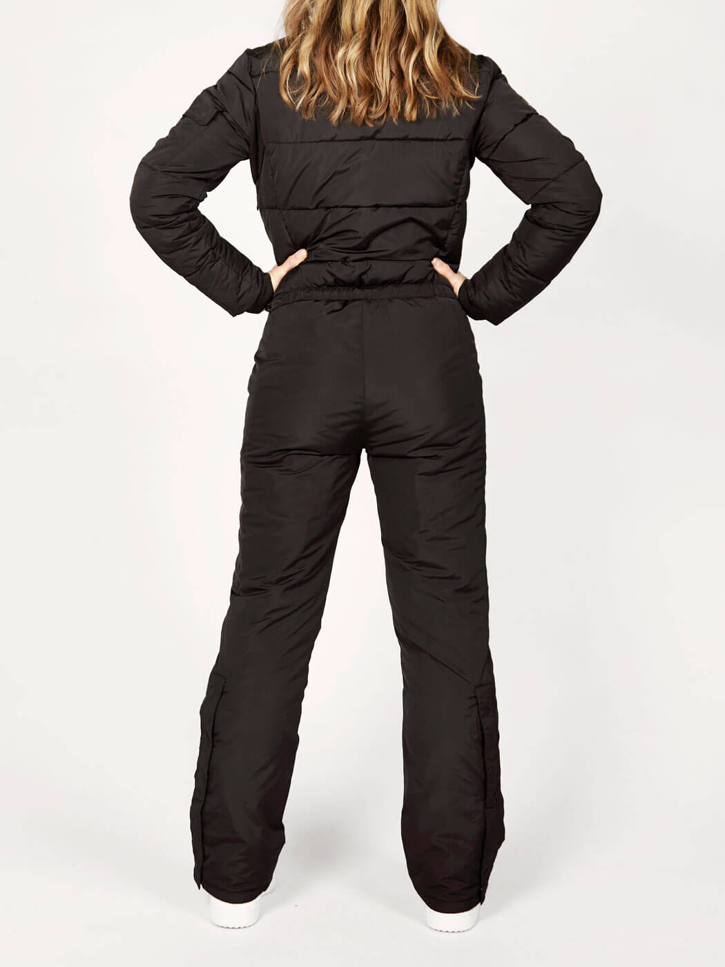 black-ski-suit-for-women-at-the-dalset-danish-design
