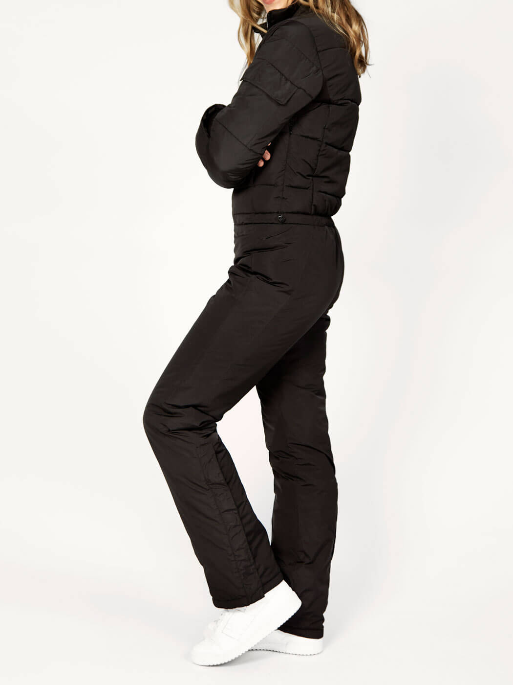 black-warm-winter-suit-for-ladies-at-the-dalset